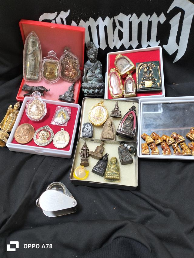 พระเครื่อง พระเหมา พระบ้าน คละ ปะปน กันไปครับ