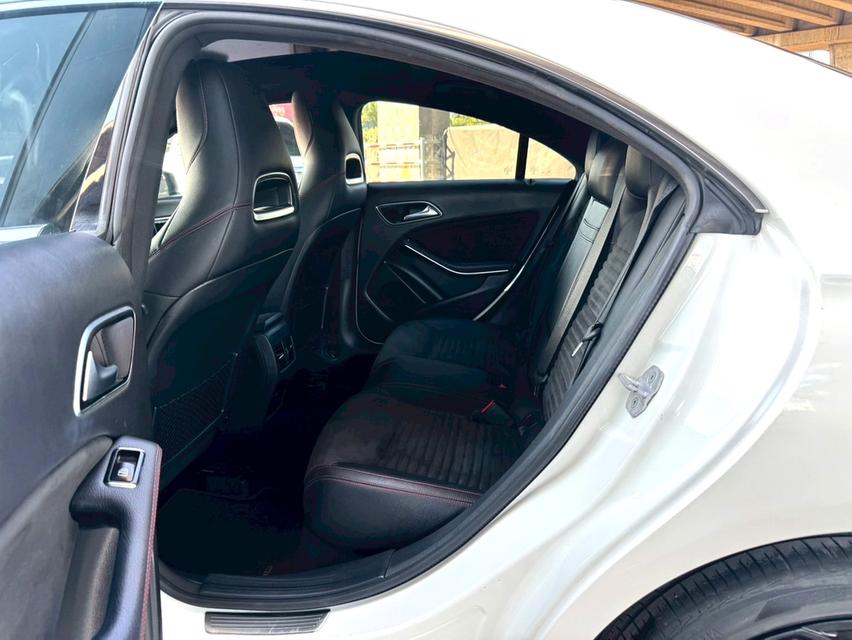 ขายรถ Benz CLA 250 AMG Facelift W117 ปี 2018 สีขาว เกียร์ออโต้ รูปที่ 12