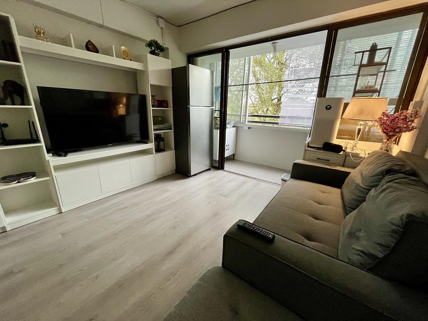 Condo Room, 50 sqm, Fully Renovated , 300 meters from BTS Phaya Thai ,with Home Gym Corner with tree  view 16