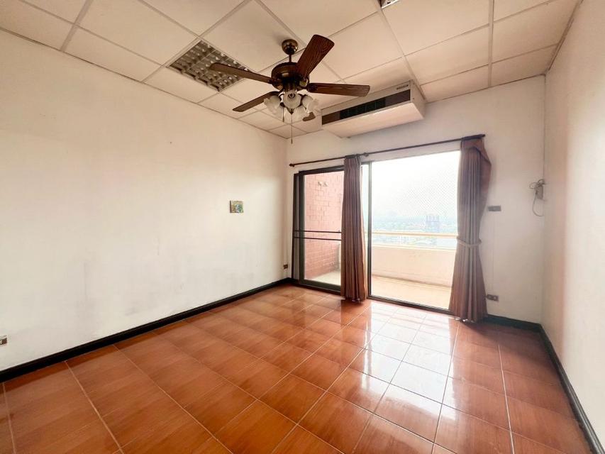 [For Sale] ขายคอนโด 2 ห้องนอน ถูกสุดในโครงการ คันทรี คอมเพล็กซ์ บางนา (Country Complex Bangna) ที่จอดรถ 2 คัน ใกล้ BTS บางนา 6