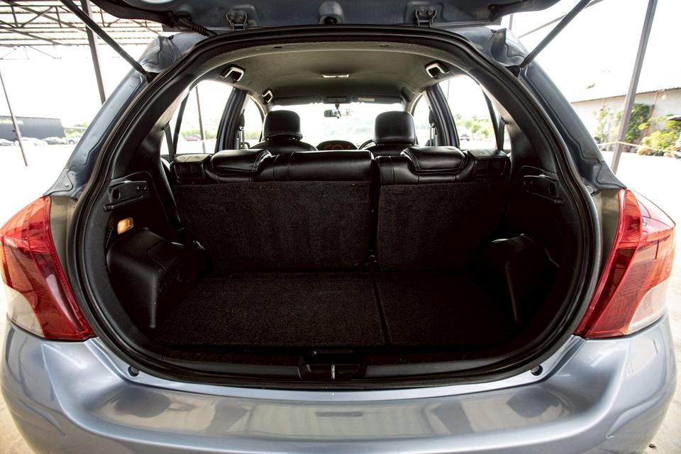 Toyota Yaris 1.5S Limited AT ปี 2011 เกียร์ออโต้ สีพิเศษเดิมโรงงาน  9