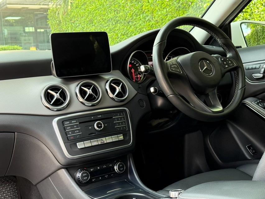 2019 BENZ GLA 200 FACELIFT รถออกศูนย์ BENZ THAILAND รถวิ่งน้อยเพียง 7X,XXX กม รถไม่มีอุบัติเหตุครับ 12