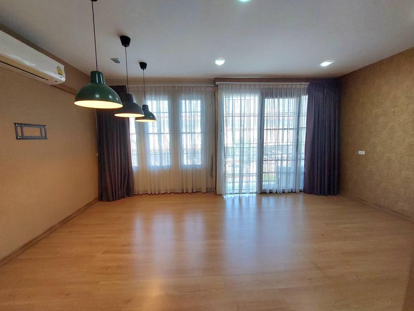 ขาย/ให้เช่าทาวน์โฮม 3 ชั้น โกลเด้นทาวน์ ซ.นวมินทร์ 42 แยก 27 บึงกุ่ม 5 ห้องนอน 4 ห้องน้ำ ต่อเติมครบ คุ้มค่าทุกตารางนิ้ว 14