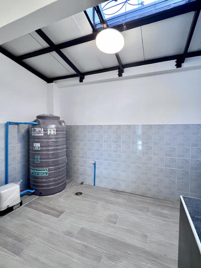 ทาวน์เฮ้าส์มือสอง ใกล้ตลาดเอซี รีโนเวทใหม่ทั้งหลัง 5