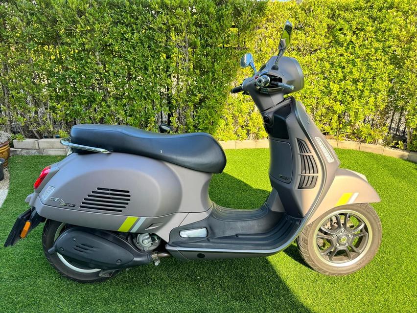 Vespa GTS 300 HPE Super ปี 2023 2