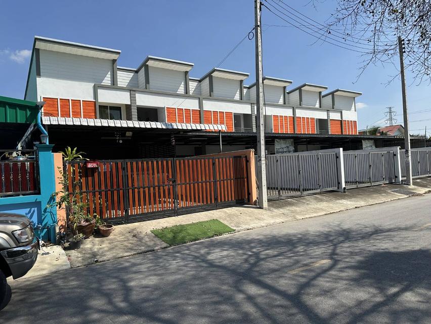 Town home 2 storage in samparn soi2 police academy college nakornpatom 4