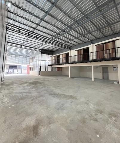 ให้เช่าโกดังดินแดงรัชดาภิเษก3 สถานฑูตจีน ขนาด 500ตารางเมตร มีออฟฟิศ และห้องพักแยก 1