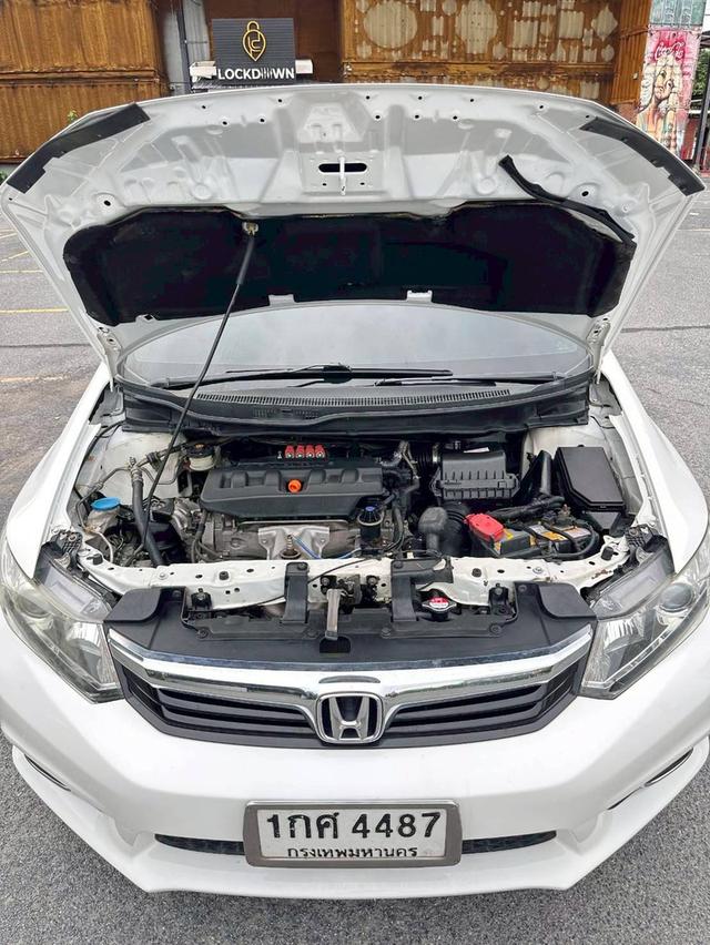 Honda Civic FB 1.8 S เกียร์ Auto สีขาว ปี 2013 13