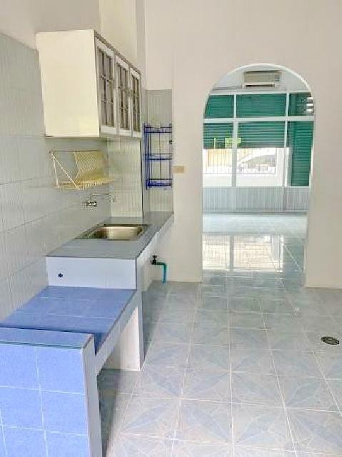ตลาดถนนคนเดิน 1 กม. เกาะลอย โรบินสัน ศรีราชา 1 กม.ให้เช่าบ้านทาวน์โฮม 3 ชั้น พร้อมดาดฟ้า 19ตร.วา. 219ตร.ม
