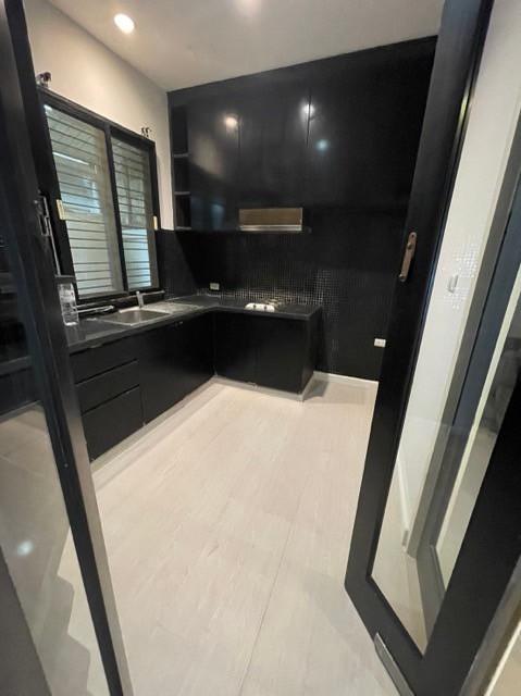 ขายทาวน์โฮม 3 ชั้น โครงการซิกเนเจอร์ วิภาวดี 60 บ้านหลังริม ตรงหน้าสวน ขายพร้อมเฟอร์พร้อมเข้าอยู่ จอดรถในบ้านได้ 2 คัน   6