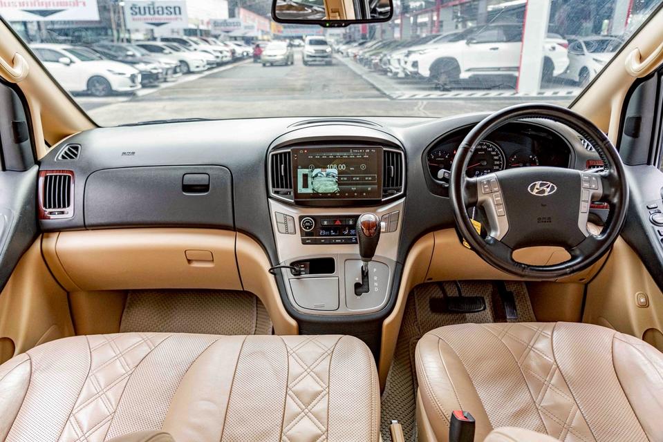 รหัสรถ NP3447 รุ่นรถ : HYUNDAI GRAND STAREX 2.5 PREMIUMปีรถ : 2017 13