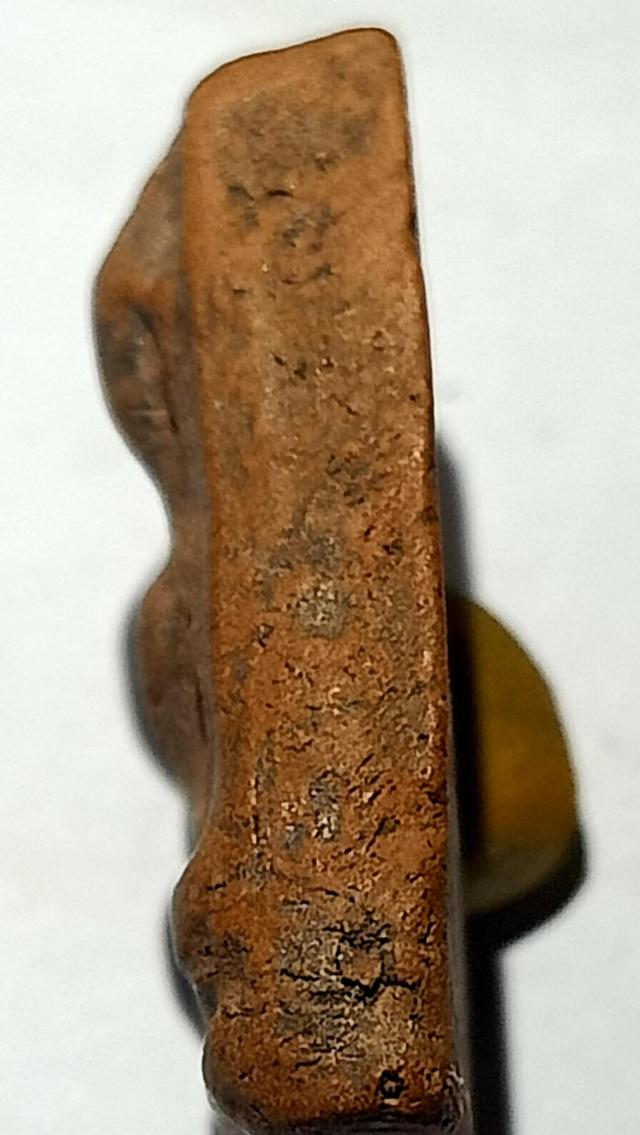 พระผงสุพรรณเนื้อดินหน้าแก่