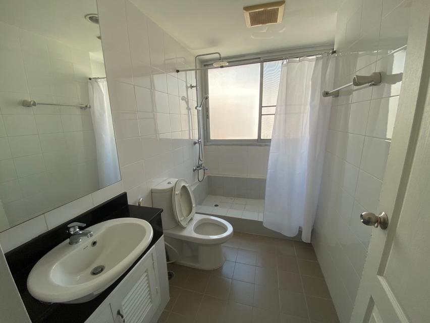 Condo for rent at The Link 5 Sukhumvit 50, walk to BTS On Nut and Lotus, near expressway. Ideal for convenient urban living. 12