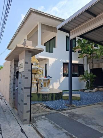 ขายบ้านเดี่ยว 2 ชั้น ขนาดใหญ่ ขนาดที่ดิน 210 ตารางวา พื้นที่ใช้สอยภายในตัวบ้าน 600 ตารางเมตร สร้างด้วยอิฐมอญแดงทั้งหลัง ถนนพุทธมณฑลสาย 3 ซอย 19 7