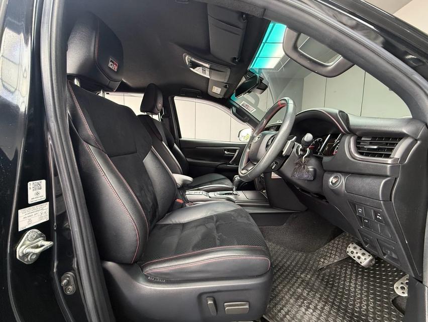 2022 TOYOTA FORTUNER, 2.8 GR SPORT BLACK TOP 4WD โฉม ปี15-ปัจจุบัน สีดำ เกียร์ออโต้ มือเดียวซื้อสด รูปที่ 5