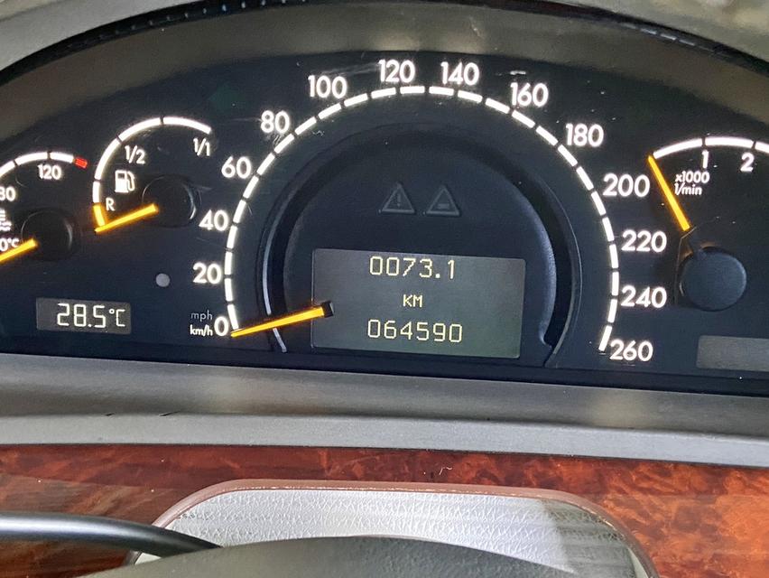 S-Class ของสะสมของหายาก Mercedes-Benz S320L W220 ปี 2000 รูปที่ 10