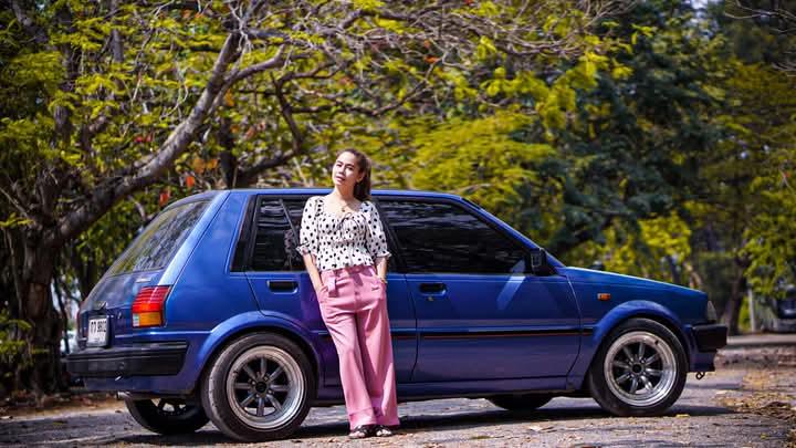 Toyota Starlet สีน้ำเงินสวย 12