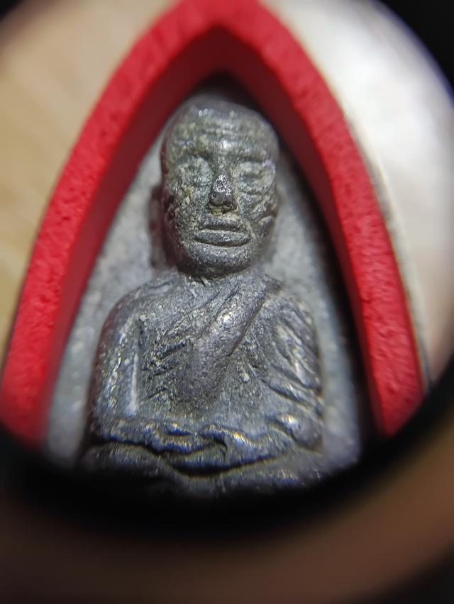 พระหลวงปู่ทวดหลังเตารีดพิมพ์ใหญ่Aปี05  เนื้อ(พิเศษ)เนื้อแร่พลวง วัดช้างให้ จ.ปัตตานี {หายาก} รูปที่ 5