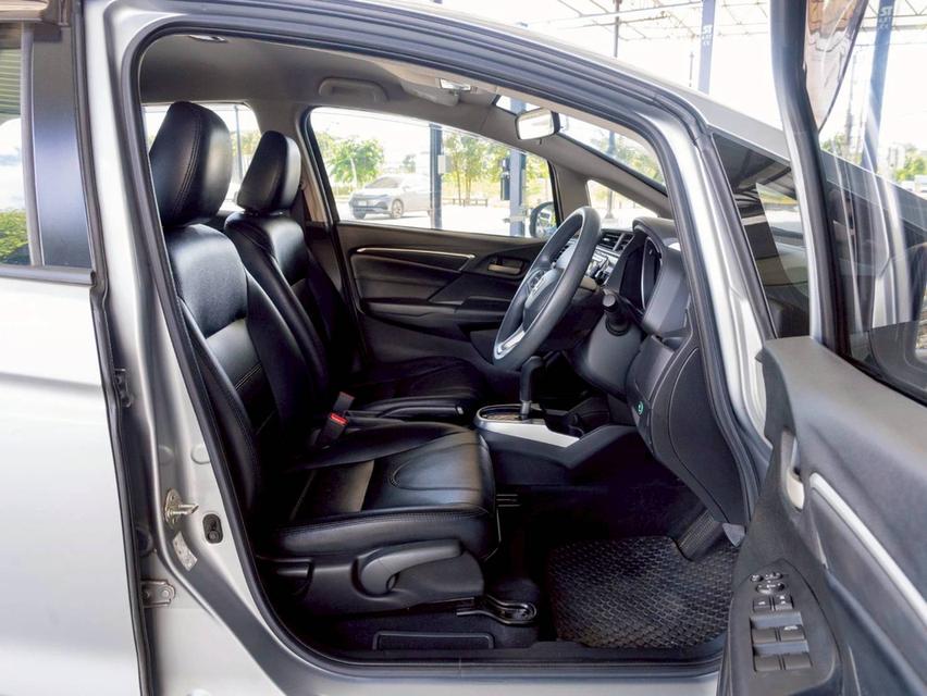Honda Jazz 1.5V ปี 2018 รถสวย  15
