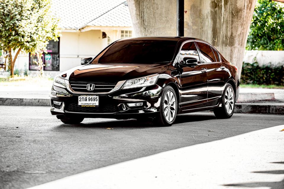 Honda Accord 2.0EL ปี 2013 สีดำ มือเดียวป้ายแดง