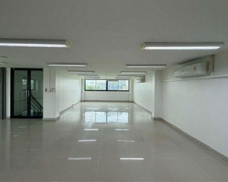 ให้เช่าอาคารสำนักงาน / Home Office 5 ชั้น พร้อมลิฟท์ / ซอยพัฒนาการ เข้าซอยไม่ลึก ถนนพัฒนาการ มีลิฟท์ในอาคาร 4