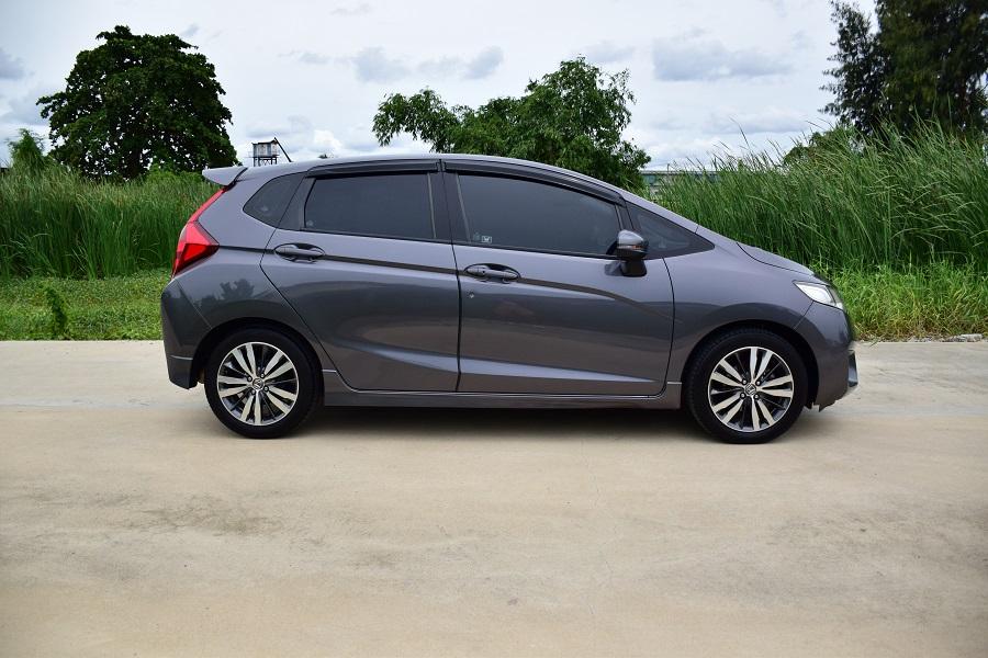 ปี2014จด15 ฟรีดาวน์ HONDA JAZZ GK เกียร์แพดเดิ้ลชิฟ SV / เบาะหนังแท้ แอร์จอ ครุสคอลโทล กุญแจคีเรท จอ กล้องหน้าหลังABS AIRBAG โทร0957401229 ไอดีไล UTBP 17