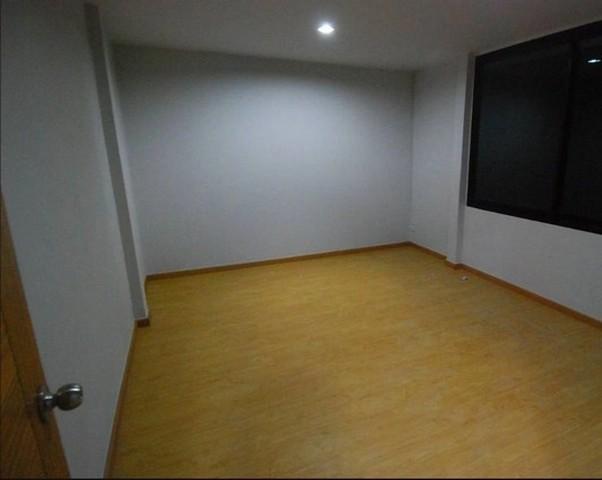 ให้เช่าบ้านเดี่ยว2 ชั้น 3 ห้องนอน 3 ห้องน้ำ แอร์ 5 จอดรถได้ 8 คัน สไตล์โมเดิร์น โชคชัย 4 3