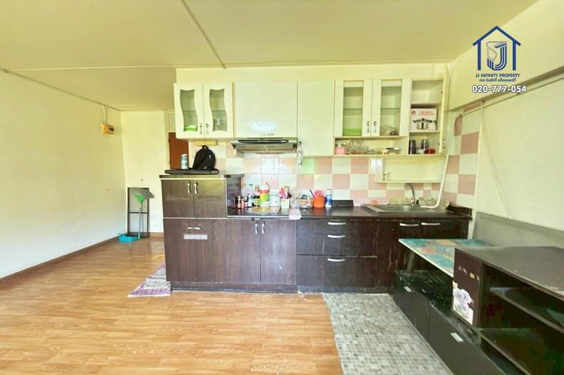 คอนโดมิเนียม 8