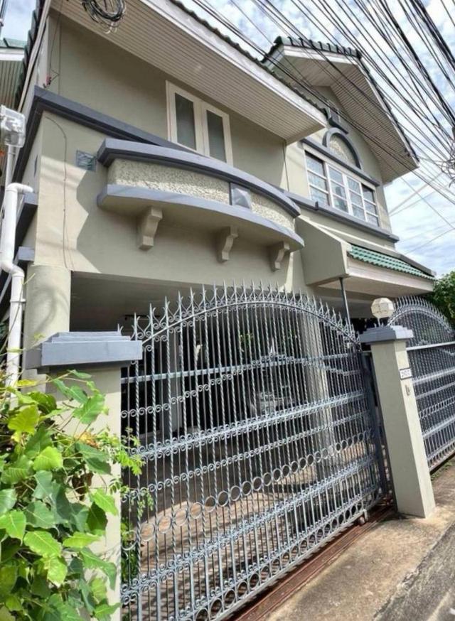 🔥ขายด่วน!! ที่ดินพร้อมสิ่งปลูกสร้าง 53 ตรว. ลาดพร้าว 94 / ทาวน์อินทาวน์ / ใกล้เลียบทางด่วนรามอินทรา ราคาดี ทำเลดีมาก เข้าออกได้หลายเส้นทาง 1