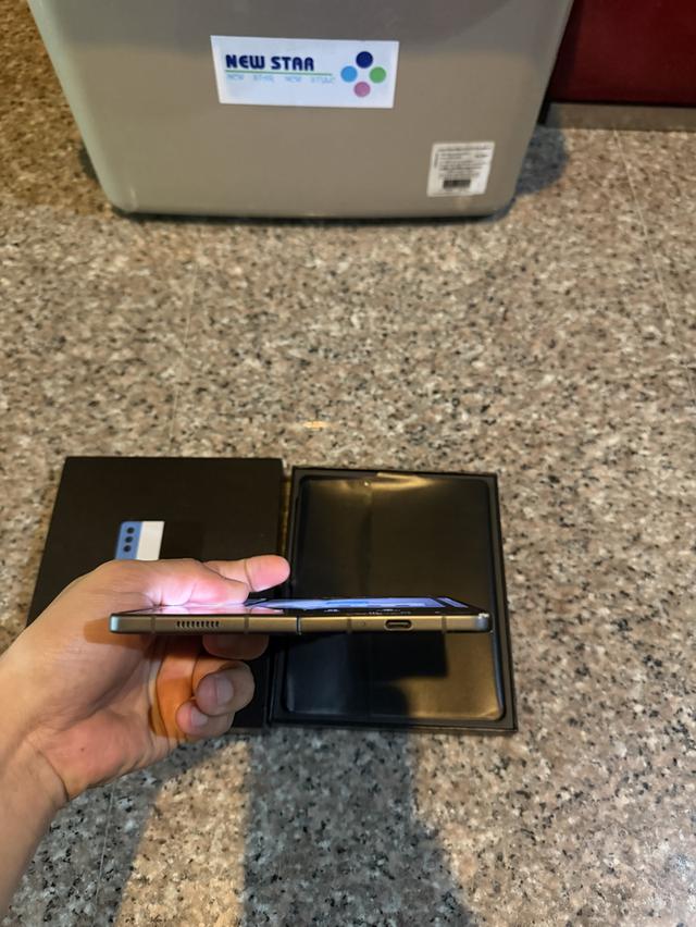 ขายSamsungFold5สีพิเศษหายากGray512กิ๊กต้องสั่งOnline Exclusiveเท่านั้นยกกล่อฃจอกางสุดจอสวยๆถูกๆ รูปที่ 4