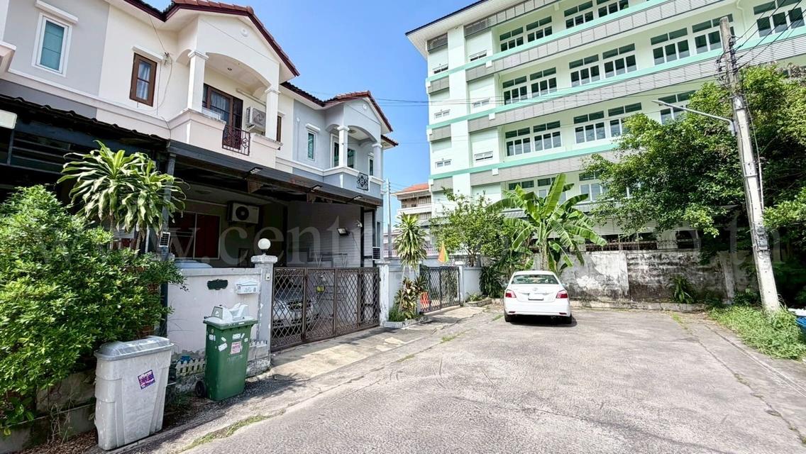 ทาวน์เฮ้าส์ เค.ซี. รามอินทรา 6 พระยาสุเรนทร์ 45 หน้าบ้านไม่ชนใคร 2