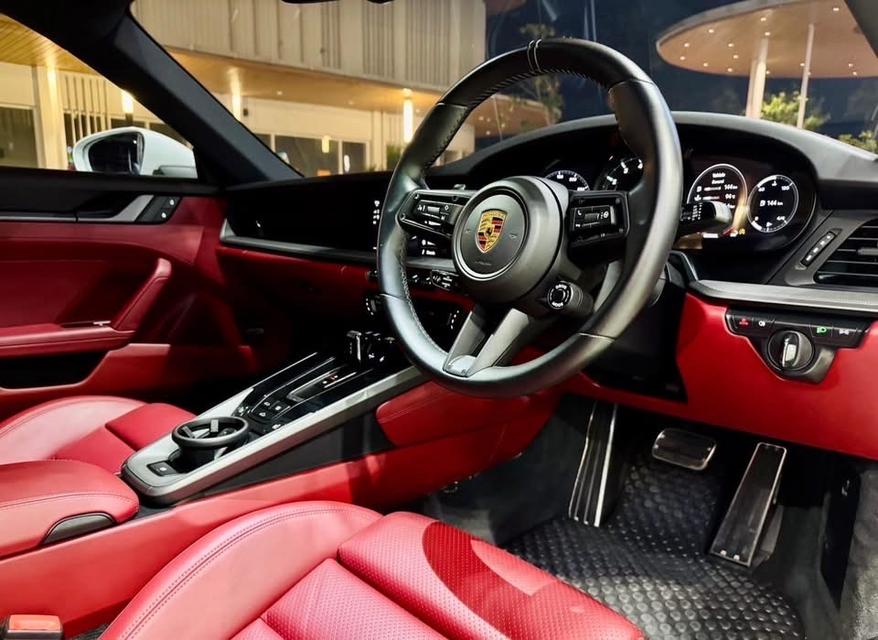 Porsche 911 Carrera (992)
