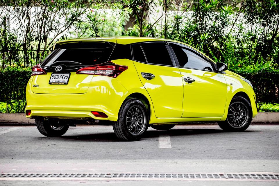Toyota Yaris Ativ 1.2Entry ปี 2018 สีเหลือง สภาพใหม่มากๆ  6