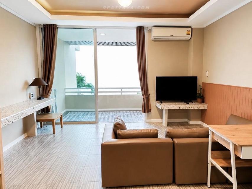 For Rent — Beachfront Sea View Condo at Bay View Resort PattayaBeachfront condo for rent at Bay View Resort Pattaya, located near Krating Lai Beach. 5