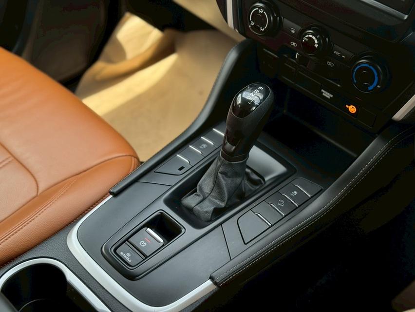 ISUZU MUX Wagon 4dr Active 7st Auto 6sp RWD 1.9DCTY2021. สีเทา ออโต้  16