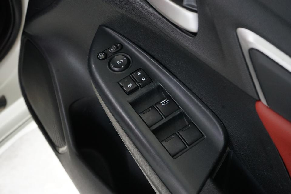 2014 HONDA JAZZ 1.5SV 14