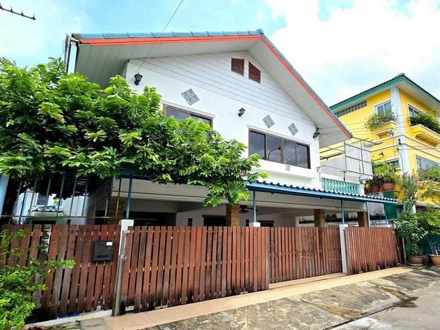 ให้เช่าบ้านเดี่ยว 2 ชั้น 50 ตรว. 6 ห้องนอน หมู่บ้านเสนานิเวศน์ 1 ประเสริญมนูกิจ 18 ใกล้ถนนเกษตรนวมินทร์ ใกล้ ม.เกษตร 2