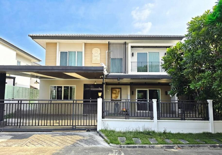 ขายบ้านเดี่ยว 2 ชั้น มบ.เดอะเซนโทร วัชรพล ตกแต่งด้วยวัสดุพรี่เมี่ยมทั้งหลัง ใกล้ทางด่วน รถไฟฟ้า พร้อมอยู่ 1