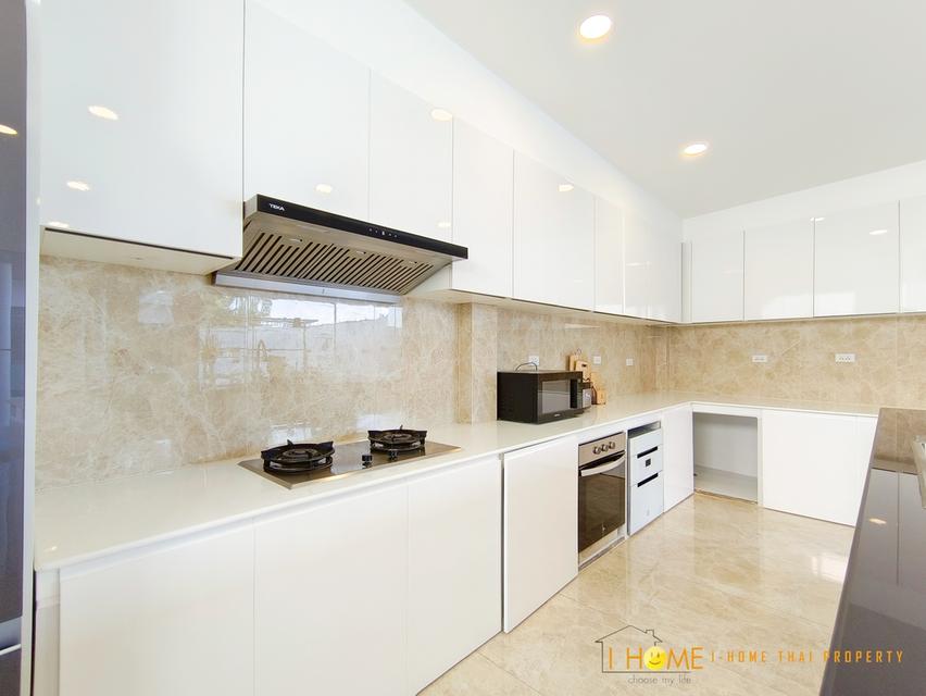 🏡 พูลวิลล่าสองชั้น บ้านหรูในโครงการ พร้อมคลับเฮ้าส์สระว่ายน้ำ #หางดง ราคาเพียง 90,000 บาท/เดือน ✨ 清迈豪华泳池别墅出租 双层 4 卧室 4 卫生间 租金 90,000 泰铢/月(含物业费) ✨ 11