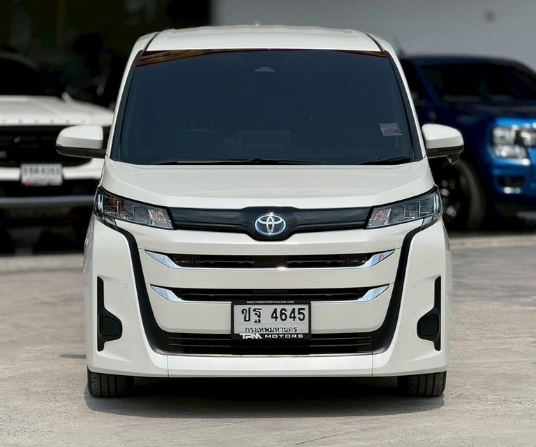ปี 2024 TOYOTA NOAH, 1.8 HYBRID X WAGON รถออกศูนย์ TPM MOTOR จดปี2025 รูปที่ 2