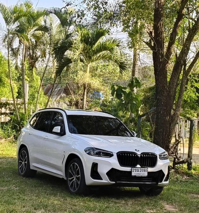  BMW X3 สีขาว