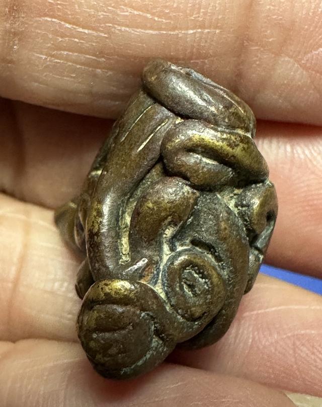 พระปิดตาเนื้อทองผสม ยันต์ยุ่ง เก่าเข้มขลัง ไม่ทราบที่