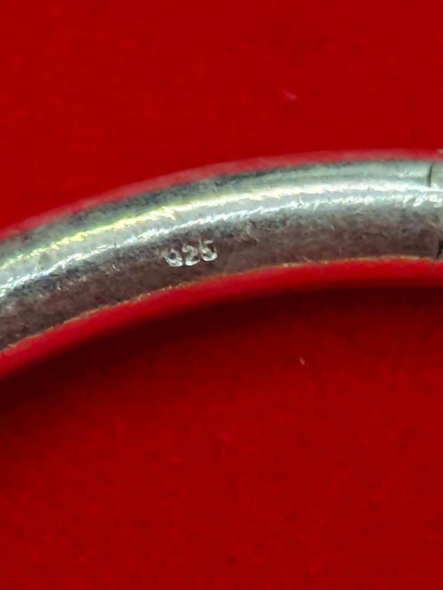 กำไลข้อมือไม่ทราบเนื้อ ตอก 925 สนใจชอบสะสมทักแชทได้ครับ รูปที่ 2