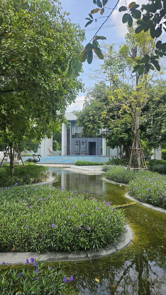หมู่บ้าน บ้านกลางเมือง  ซอยกาญจนาภิเษก 23 แขวงทับช้างเขตสะพานสูง กรุงเทพฯ เลขที่ 99/51 ทาวน์โฮม 3 ชั้น 3 ห้องนอน 3 ห้องกินข้าวและห้องครัว ต่ 8