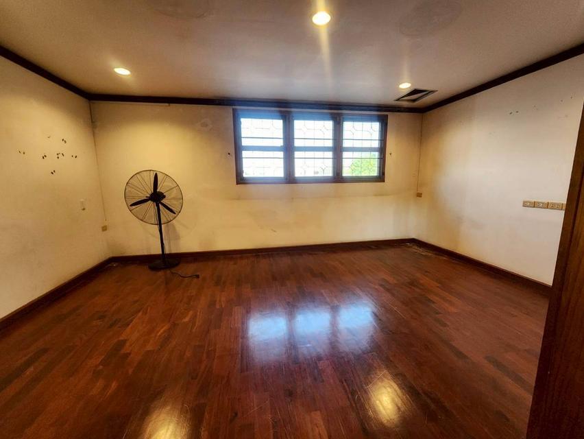 บ้านเดี่ยวหลังใหญ่พร้อมอยู่ บนเนื้อที่ดินกว้าง ทำเลดี เดินทางสะดวก ใกล้รถไฟฟ้า ใกล้ทางด่วน น้ำไม่ท่วม 5