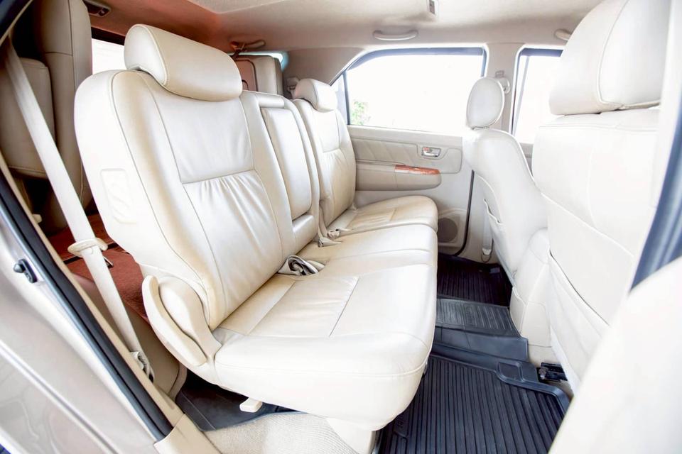 TOYOTA FORTUNER 3.0V สีน้ำตาล ปี 2009 เกียร์ออโต้  12