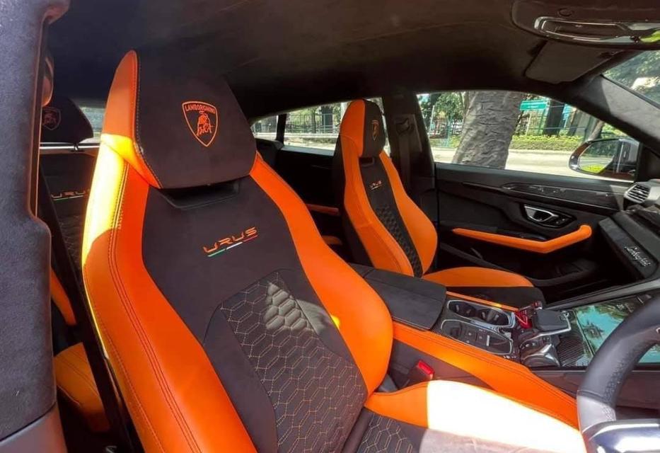 Lamborghini Urus สีส้ม 5