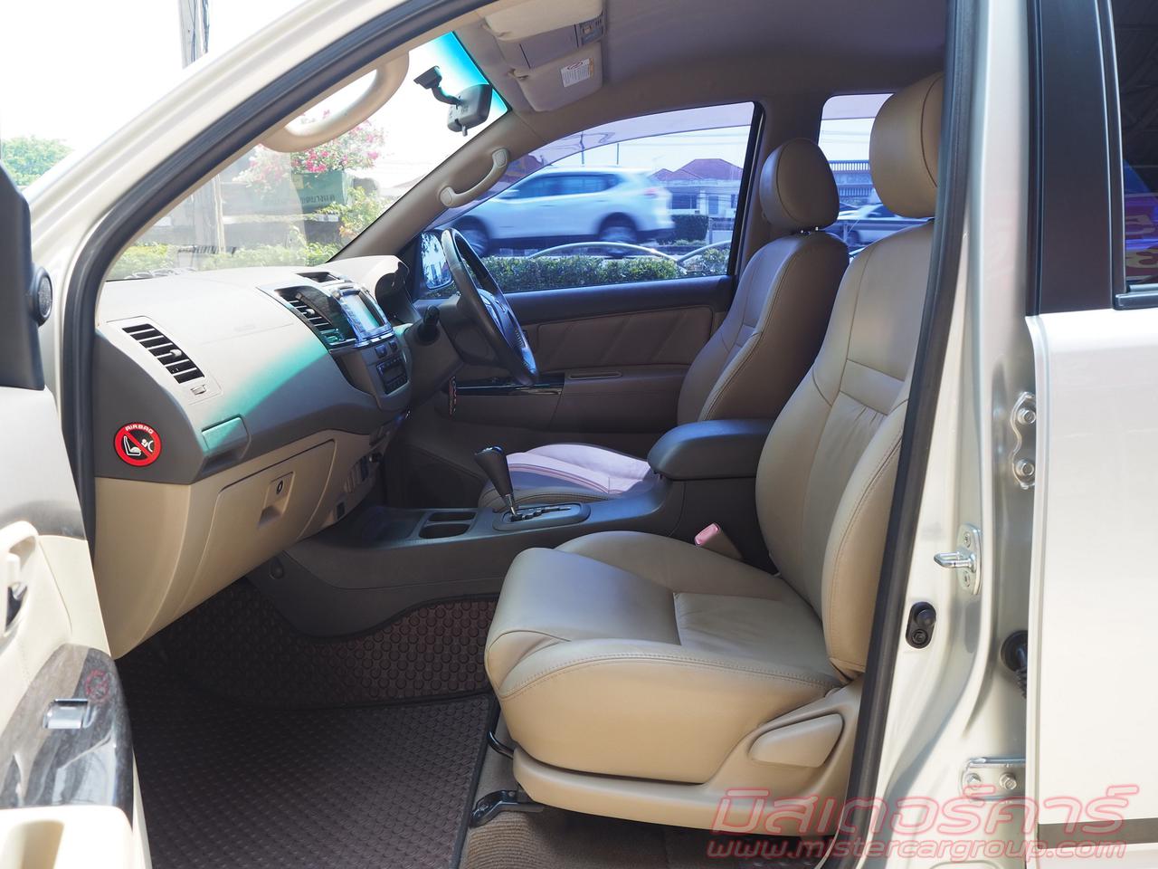 2012 TOYOTA FORTUNER 3.0 V VNTURBO *ดบ.เริ่ม 2.79% ฟรีดาวน์ แถมประกันภัย รูปที่ 4