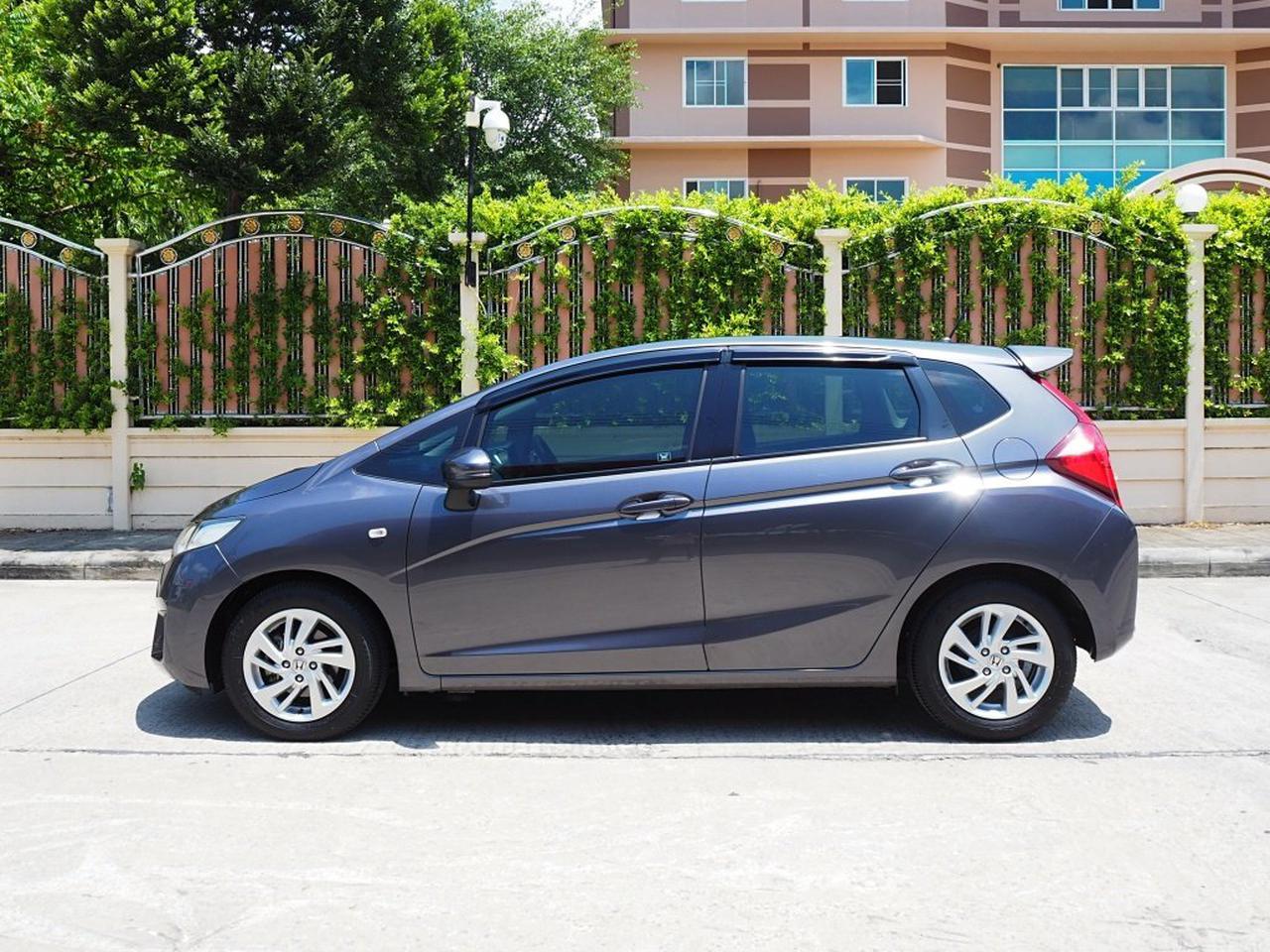 HONDA JAZZ 1.5 V+ ปี 2015 โฉมGK เกียร์AUTO สภาพนางฟ้า รูปที่ 3