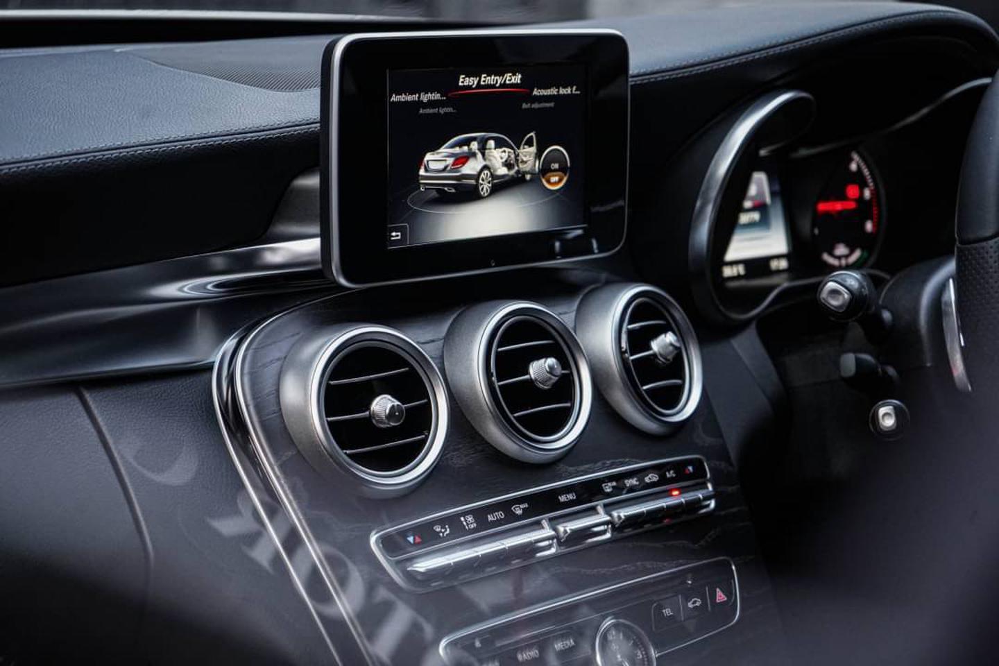 Mercedes Benz C300 BlueTec HYBRID AMG Dynamic 2015 รูปที่ 5